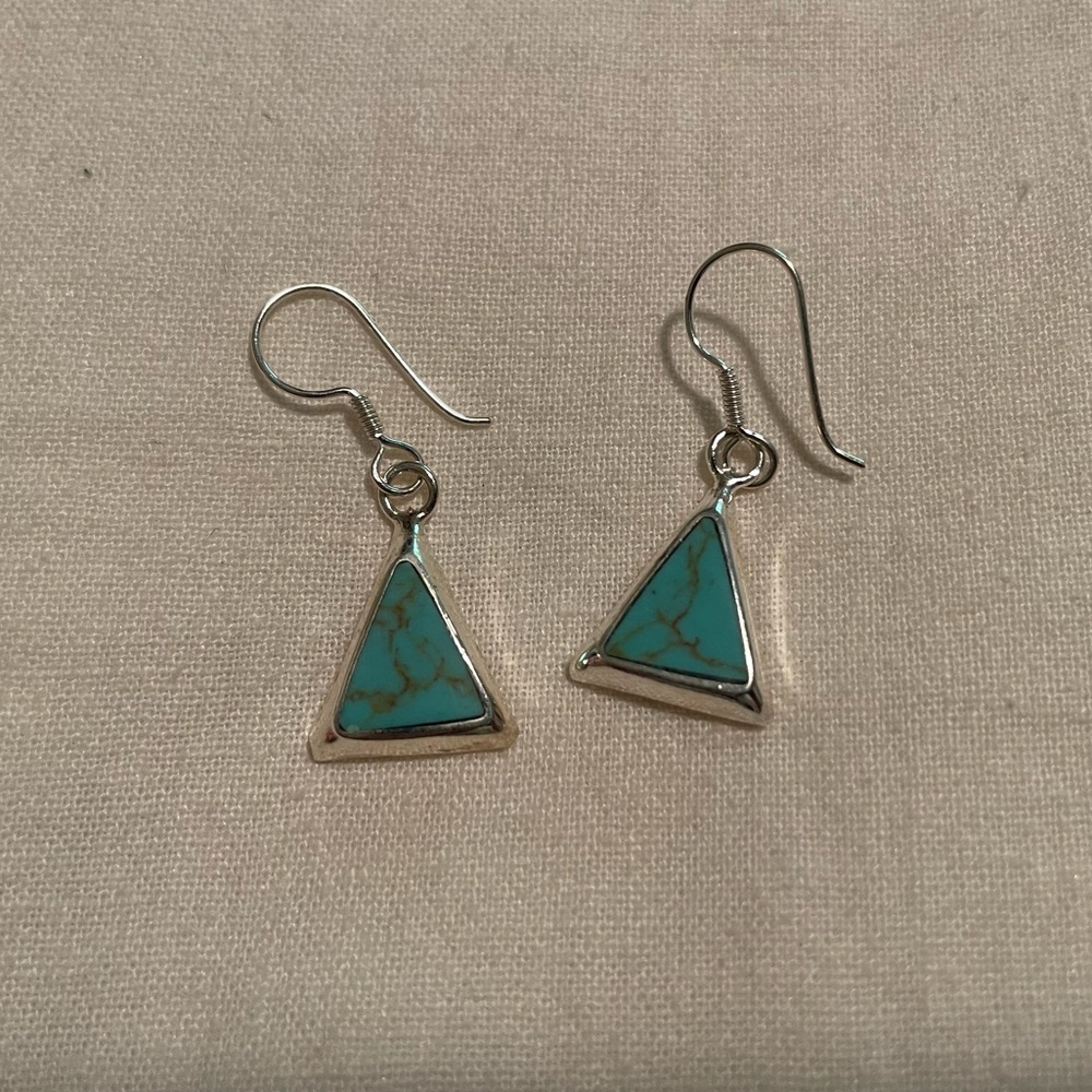 NWOT Triangular- shaped earrings (teal)